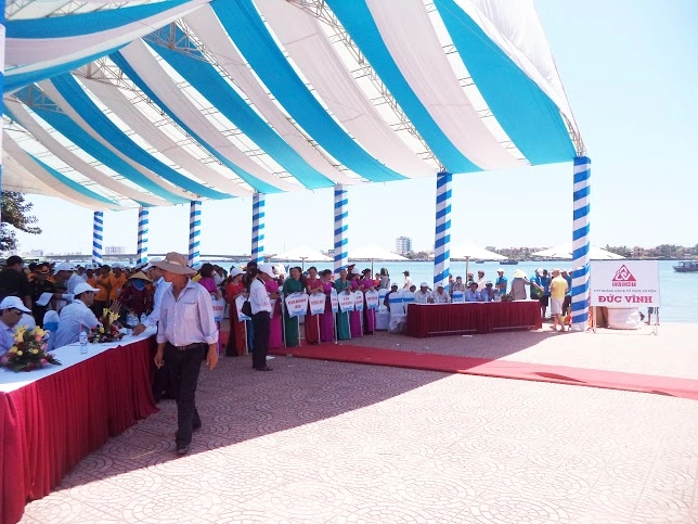 Giải đua thuyền truyền thống tỉnh Quảng Bình mở rộng các nước Lào, Thái Lan năm 2016