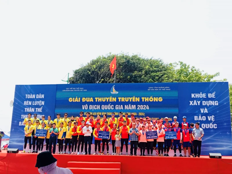 Giải Đua thuyền truyền thống vô địch quốc gia năm 2024 được tổ chức tại dòng sông Nhật Lệ tỉnh Quảng Bình