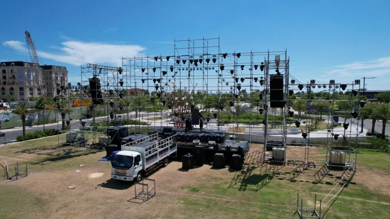 Đêm nhạc hội EDM tại bán đảo Bảo Ninh